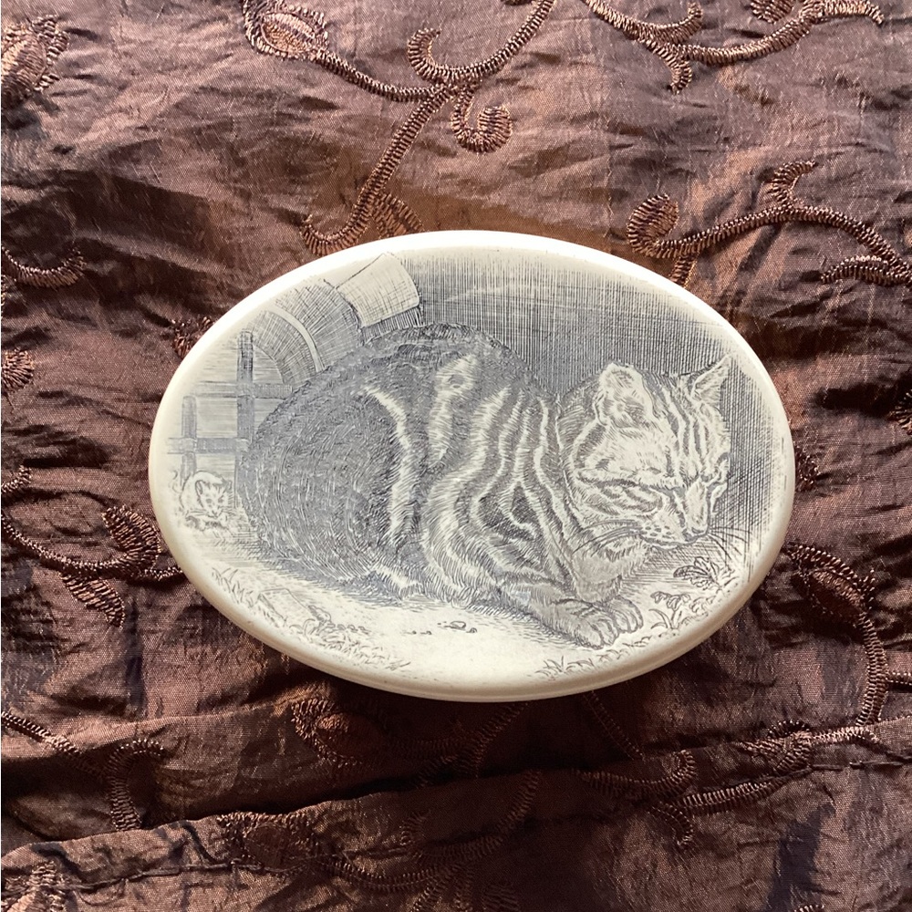 Cat & Mouse Faux Scrimshaw Oval Trinket Box 1990s
